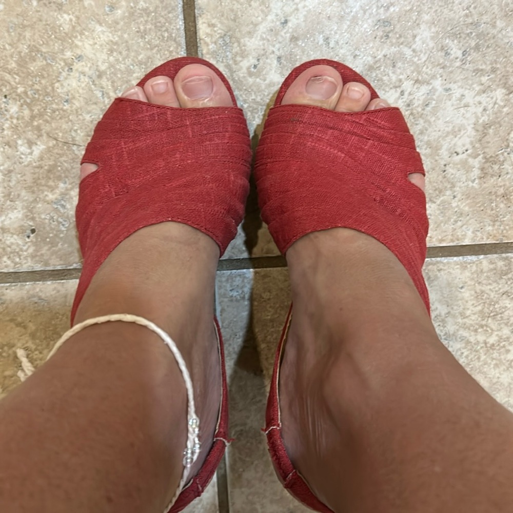 Red wedge